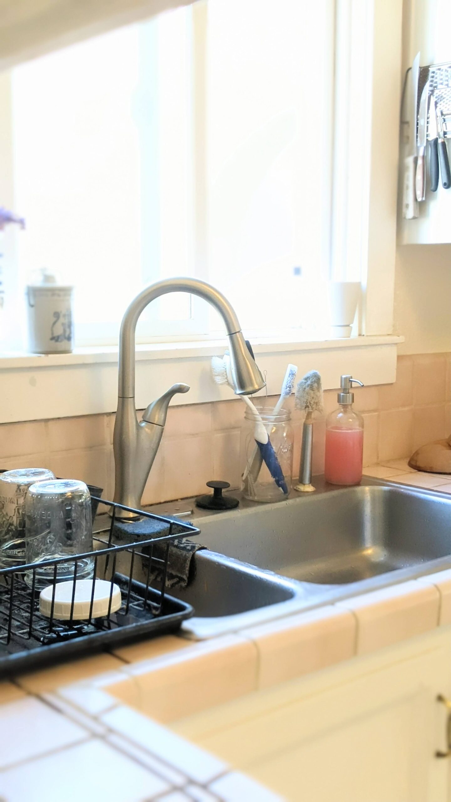 Using Kitchen Sink How to Keep Your Kitchen Clean - Embracing The Home